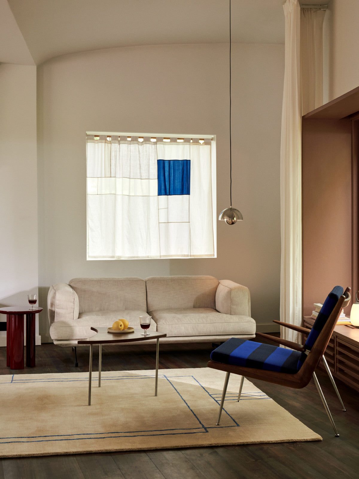 Inland AV22 Sofa - 2 seater - Chrome legs