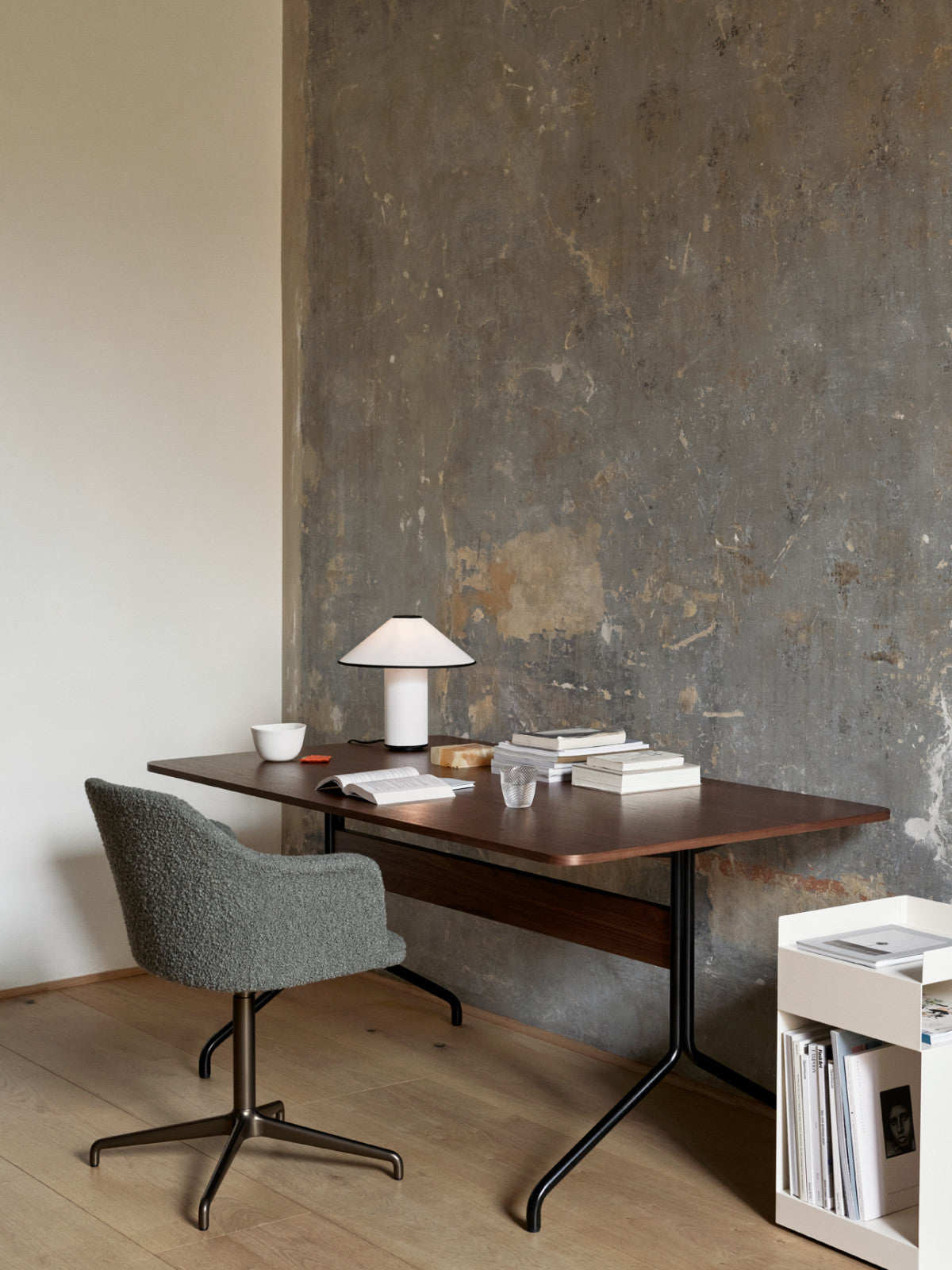 Pavilion Dining Table AV18 - Lacquered Walnut