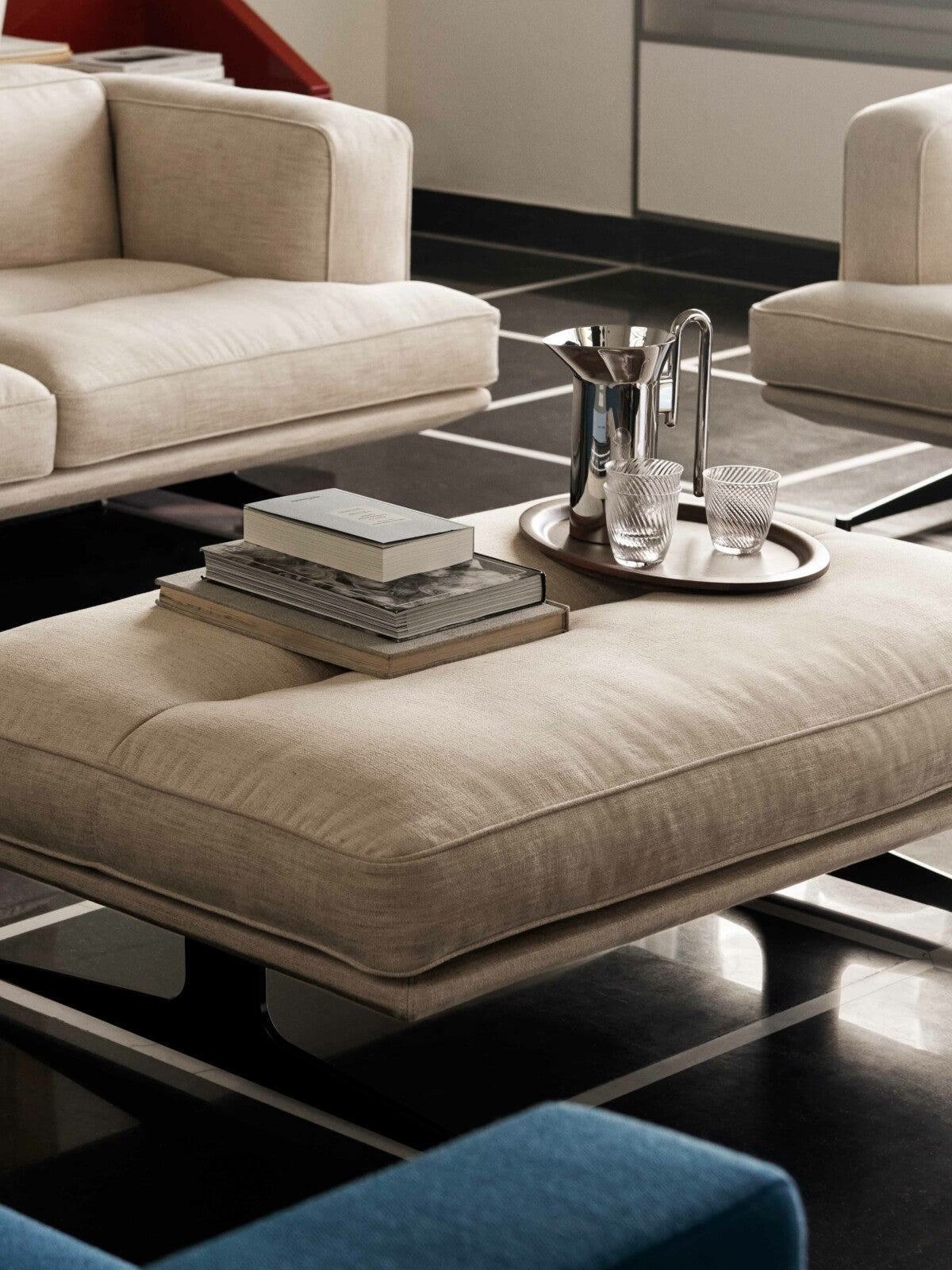 Inland AV32 Pouf