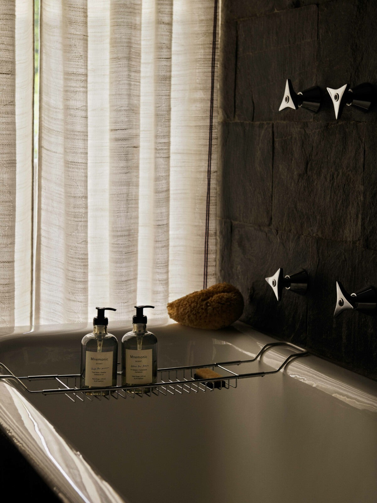 Mnemonic Hand Soap MNC1 - Into The Moor