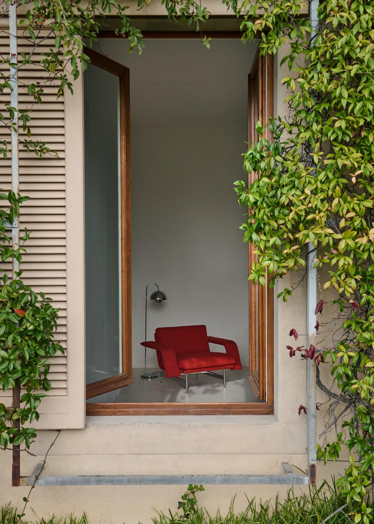 Meantime AV29 Lounge Chair - Polished Aluminium legs
