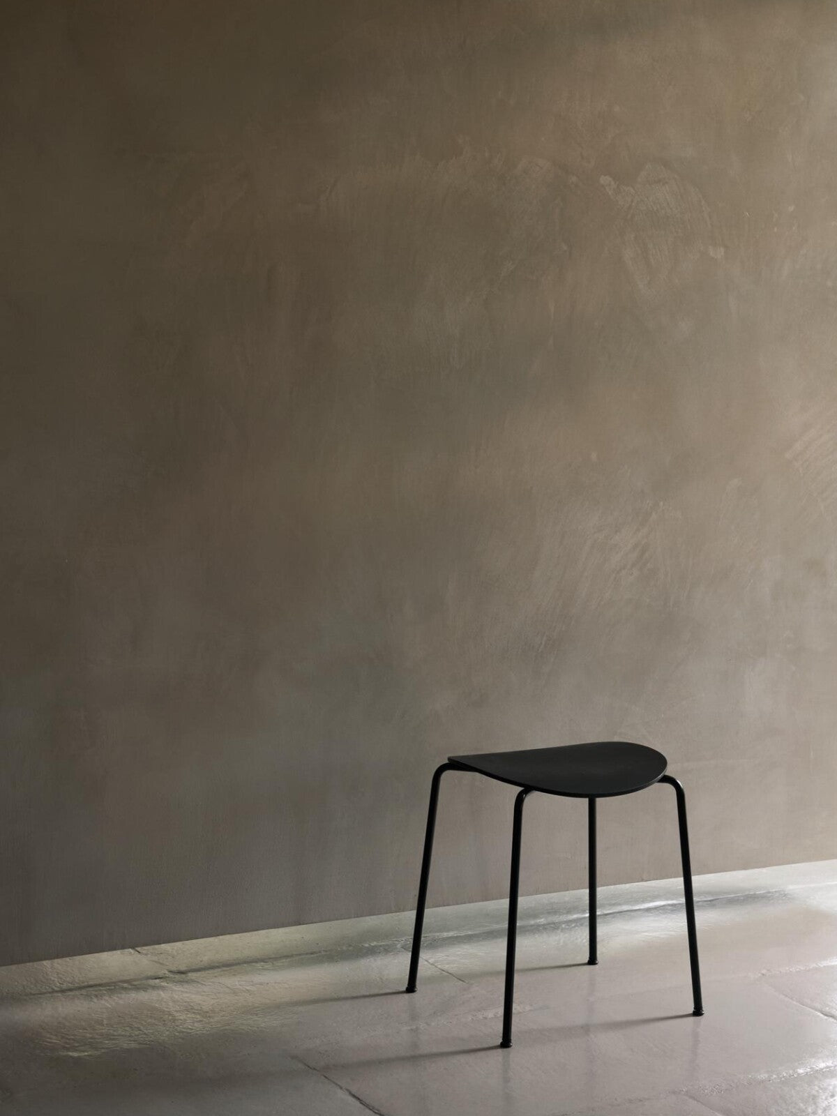 Pavilion AV36 Stool - Lacquered Walnut
