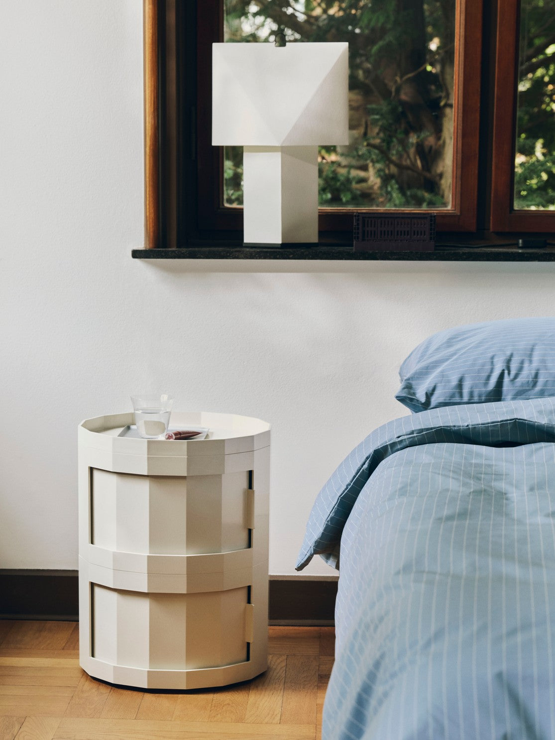 Facet Cabinet 20 incl. feet and castors - Eggshell