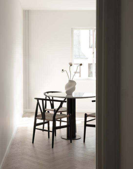 Ceramic Pirout Vase 01 - Raw White