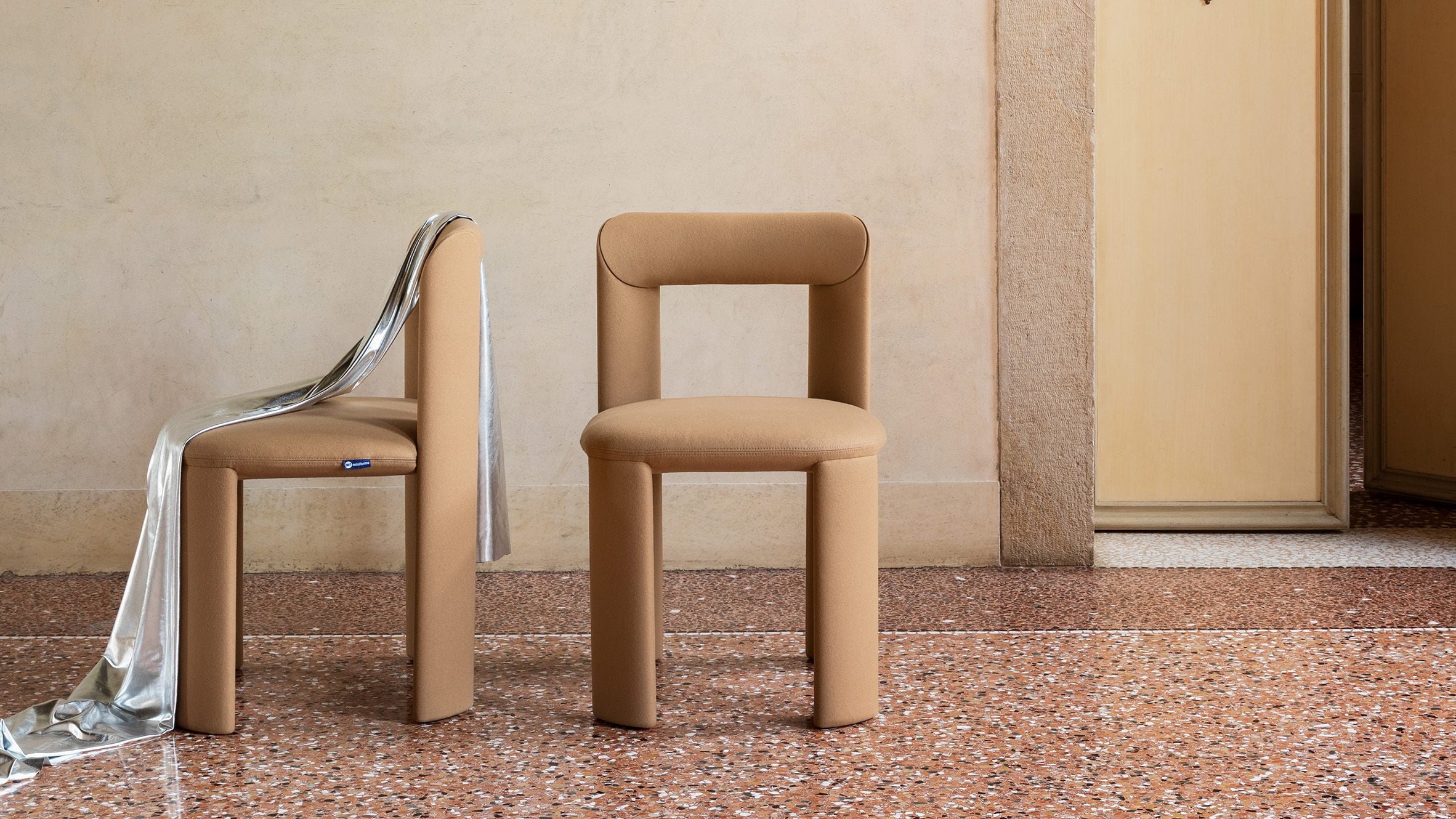Amia Chair