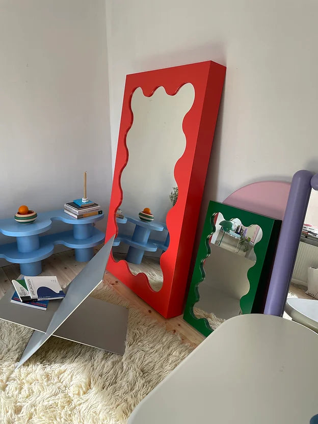 Curvy Mirror