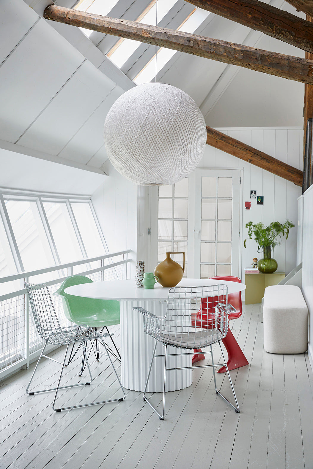 Pillar dining table - White