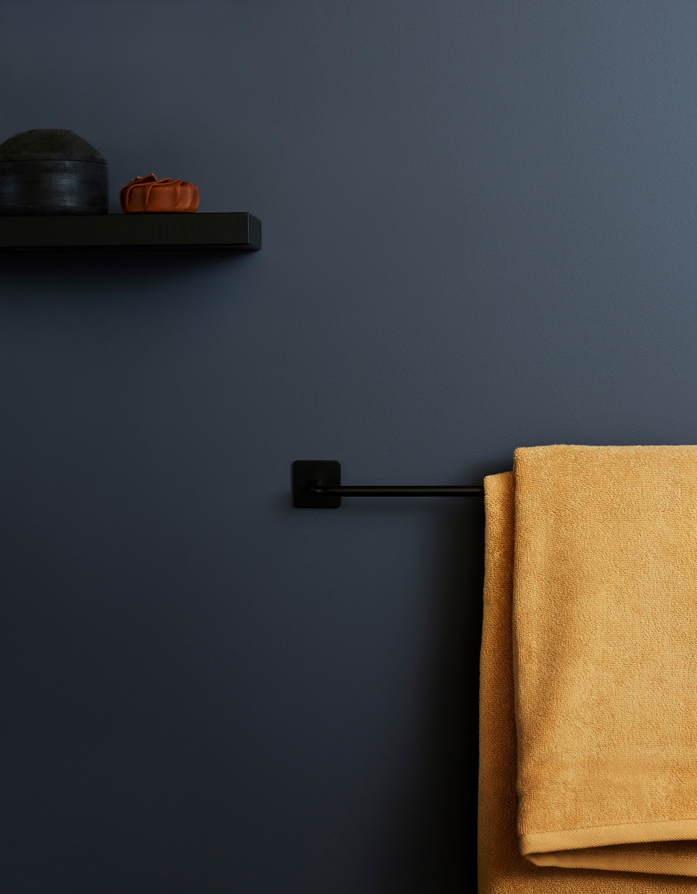 Base 200 - Towel Rail - Matte Black