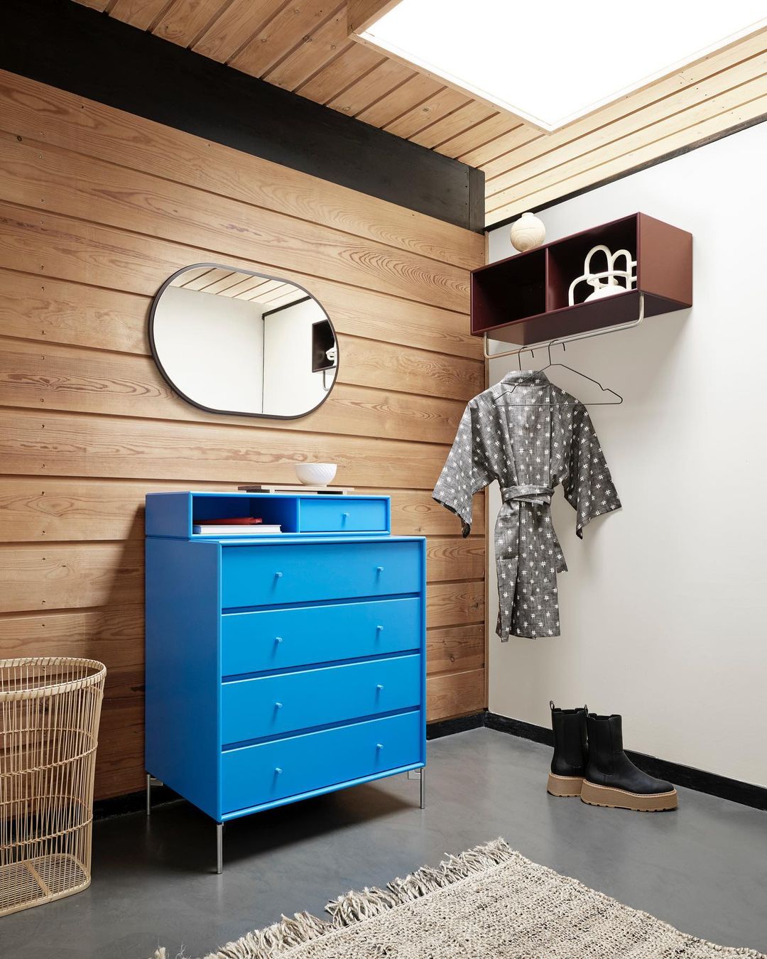 COAT Shelf with clothes rack