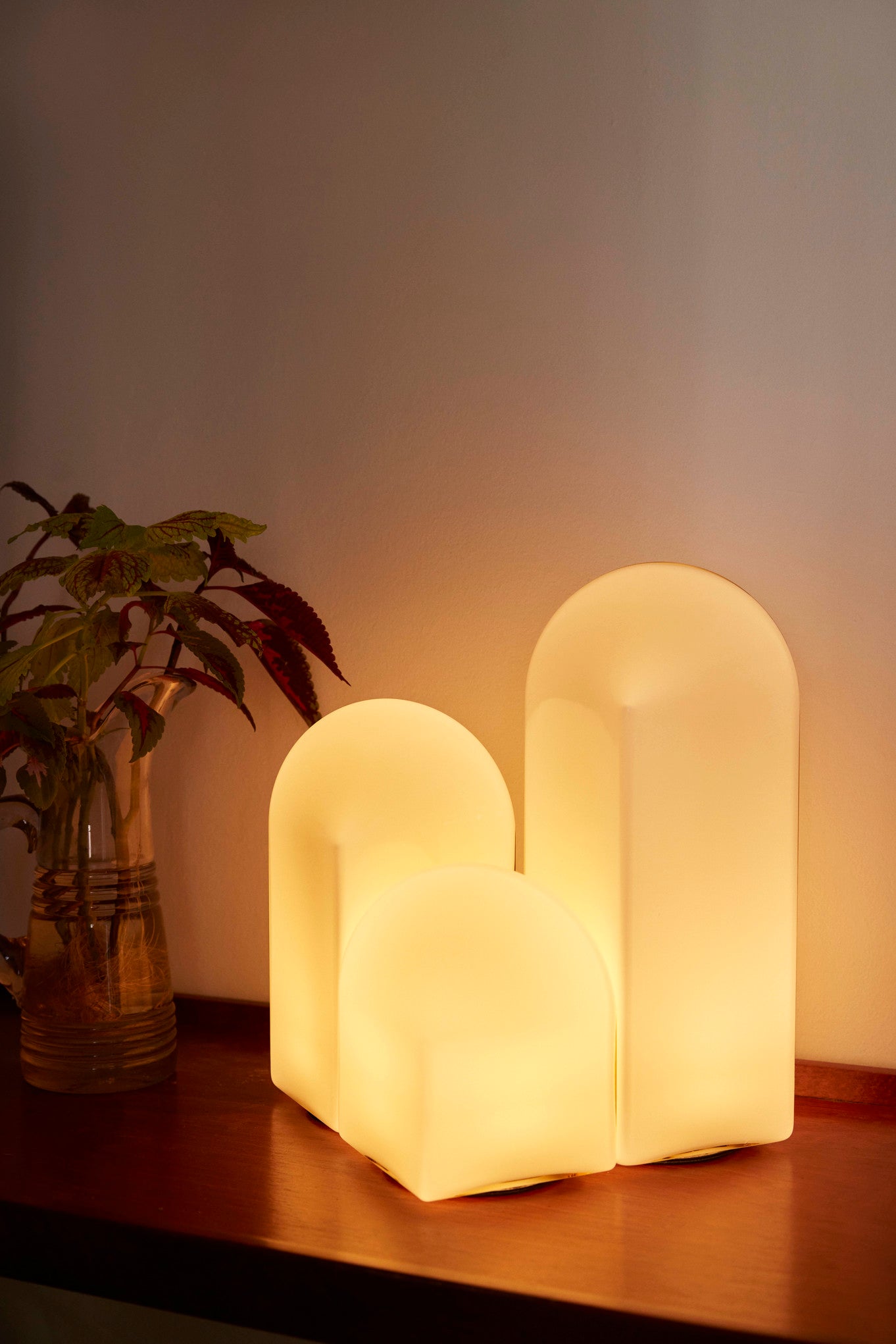 Parade Table Lamp 320 - Shell White