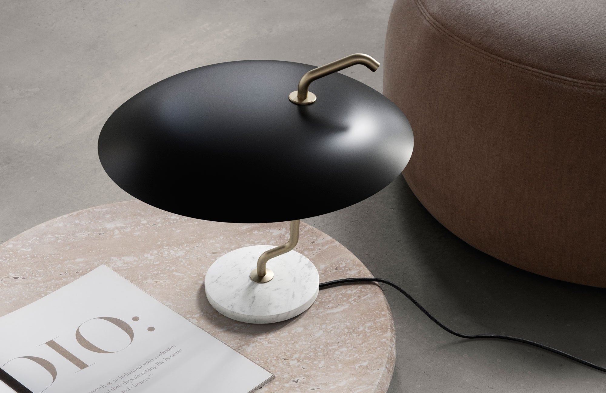 Lampă Model 537 - Structură alamă, reflector negru, bază marmură albă