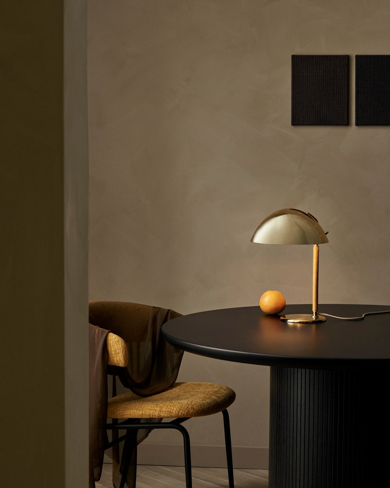 Masă De Dining Moon Rotundă - Brown / Black Stained Veneer Oak Lacquered