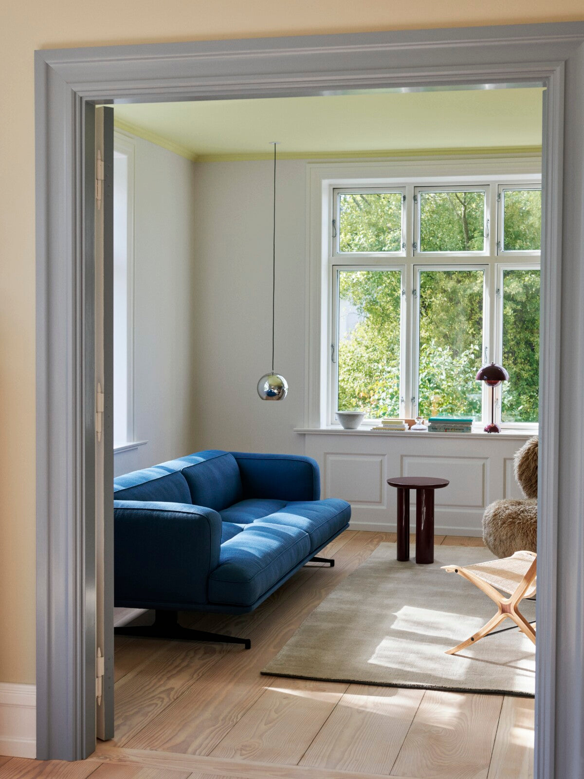 Inland AV23 Sofa - 3 seater - Chrome legs