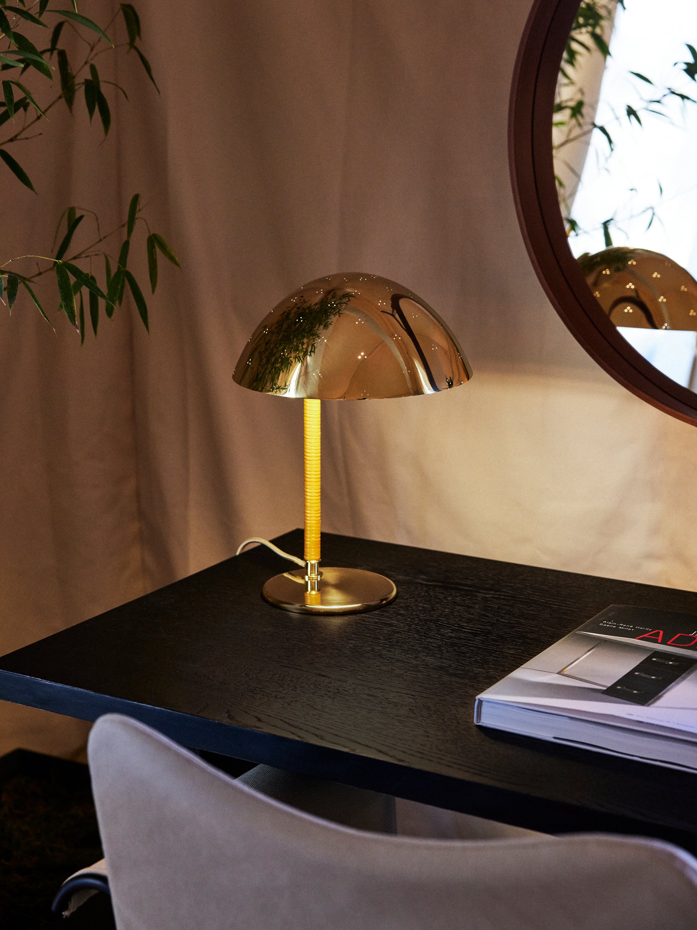 9209 Table Lamp