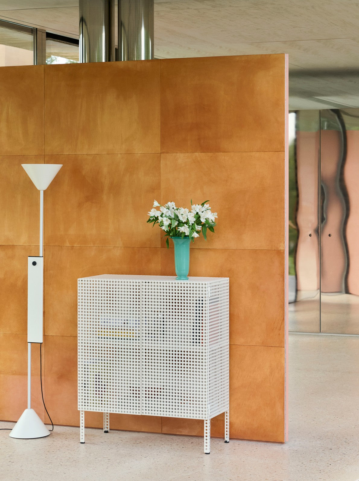 Cabinet Perforated Floor - Medium - Eggshell