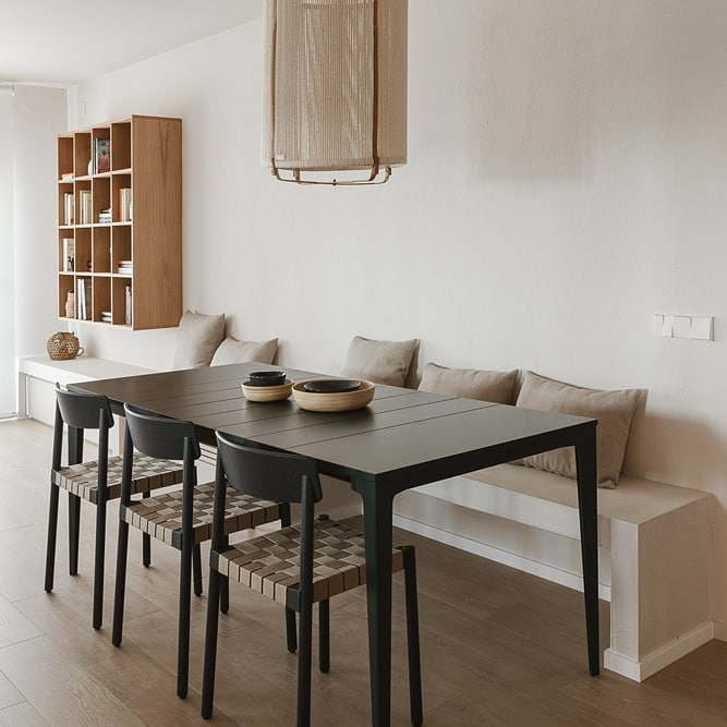 Scaun stivuibil Betty TK1 - Negru, in natural